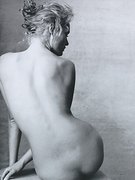 Amber Valletta nude 15
