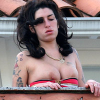 Amy Winehouse Exposing Boobs