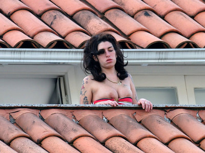 Amy Winehouse Exposing Boobs