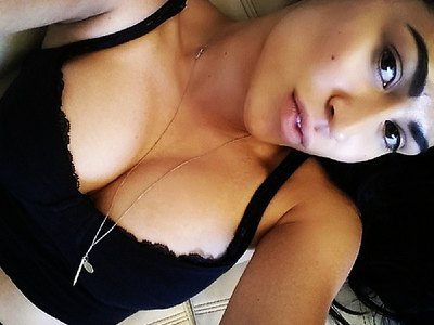 Cassie Steele Tits Selfies