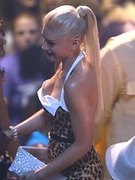 Gwen Stefani nude 35