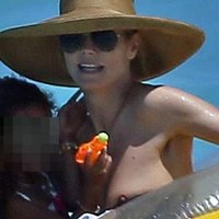 Heidi Klum flashed her cute nipple at the beach