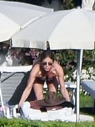 Jennifer Aniston nude 4