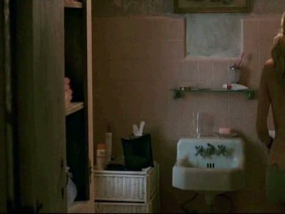 Kate Hudson posing nude in bathroom in The Skeleton Key movie