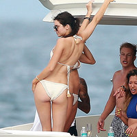 Kylie Jenner bikini and nude pics