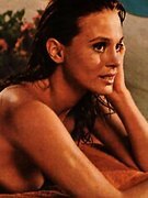 Leigh Taylor-Young nude 0