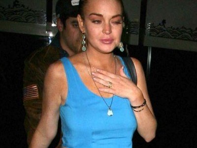 Buzzed Lindsay Lohan says hi