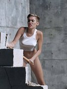 Miley Cyrus nude 14