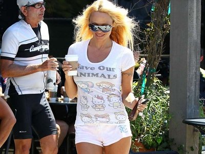 Pamela Anderson and her tiny shorts 