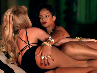 Hot Rihanna and sexy Shakira playing hot lesbian show! 