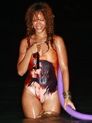 Rihanna nude 19