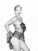Rita Ora nude 4