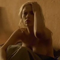 Scarlett Johansson teases us in ‘Vicky Cristina Barcelona’