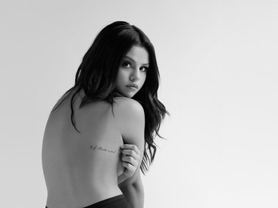 Selena Gomez topless and sexy