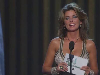 Shania Twain posing in sexy dress on the stage