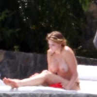Stephanie Seymour nude boobs pics