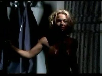 Kelly Carlson shows her nude boobs in Starship Troopers 2